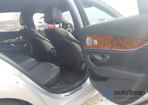 2017 Mercedes-Benz E 300 4Matic z USA, uszkodzony, nr VIN WDDZF4KB0HA091682